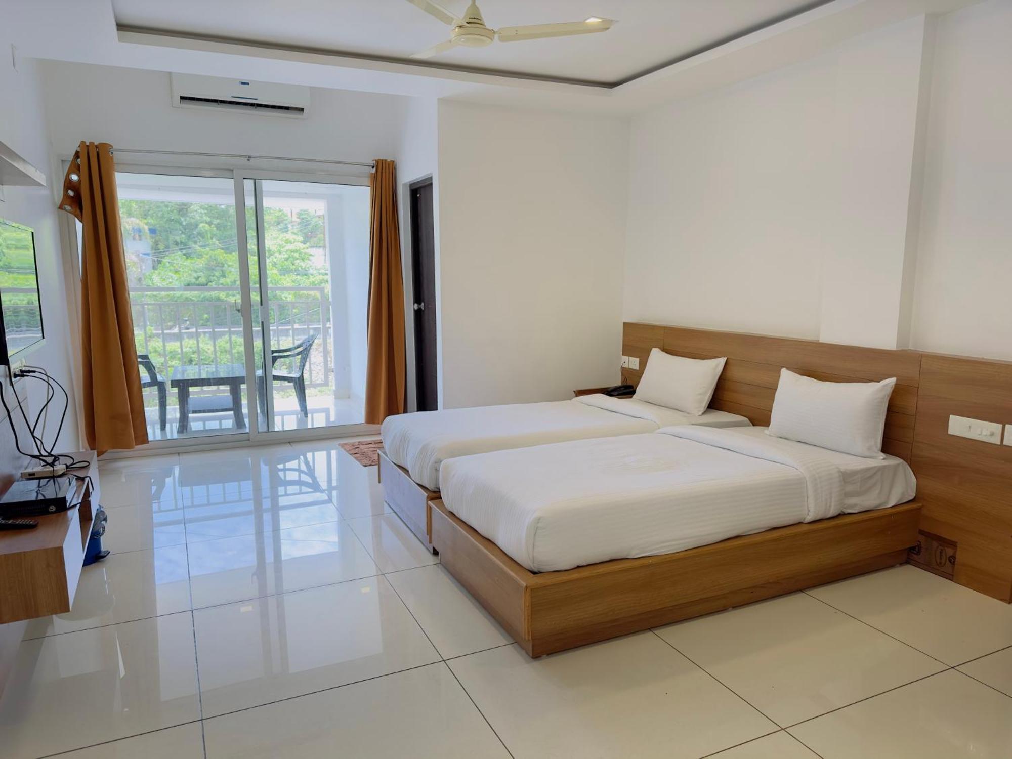 Hotel Lets Stay Коччи Экстерьер фото