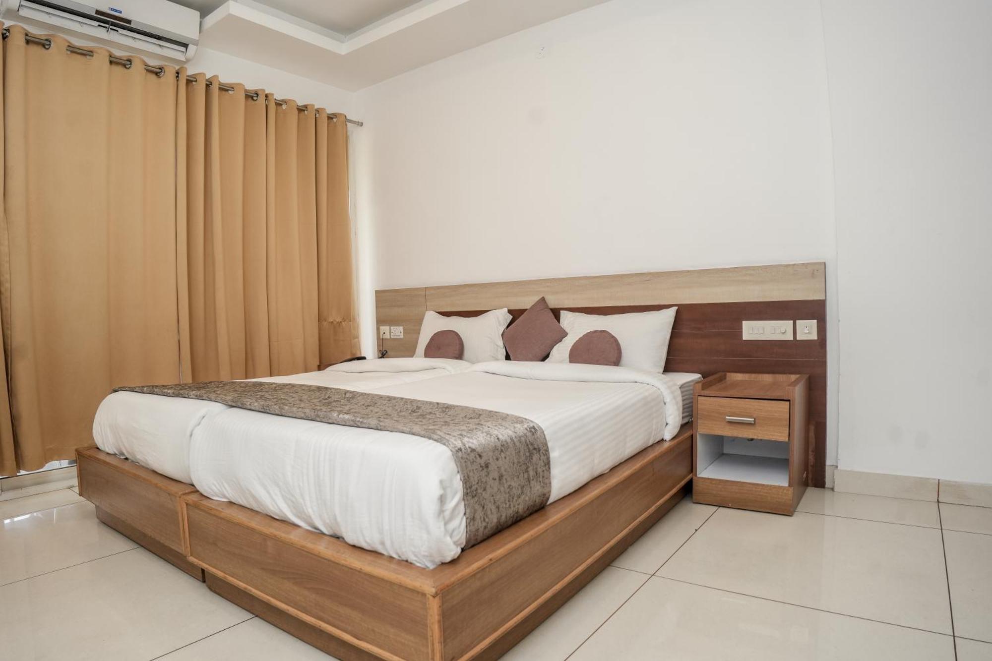Hotel Lets Stay Коччи Экстерьер фото