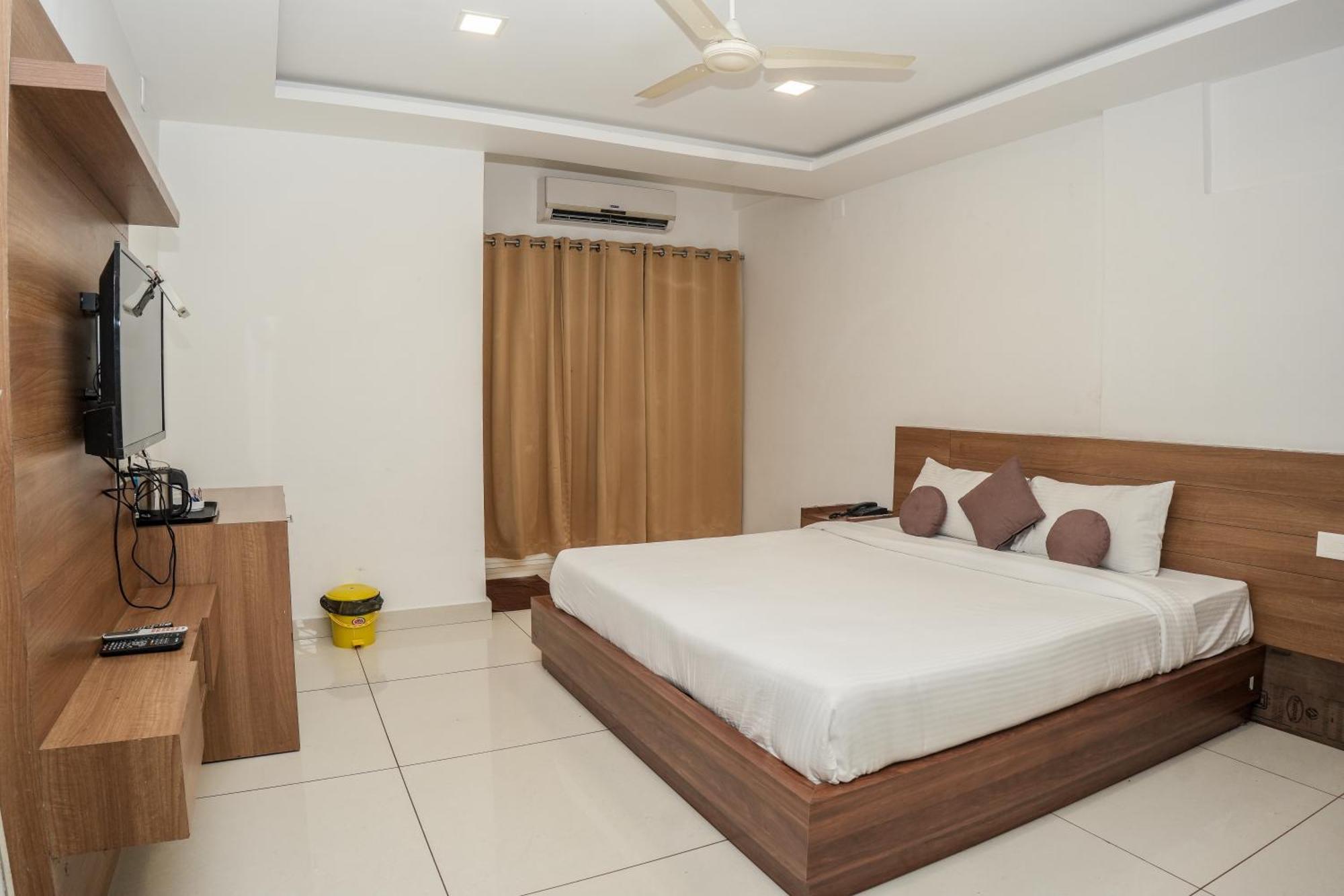 Hotel Lets Stay Коччи Экстерьер фото