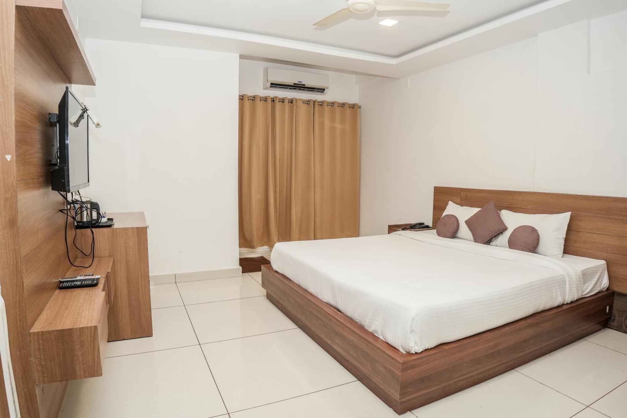 Hotel Lets Stay Коччи Экстерьер фото