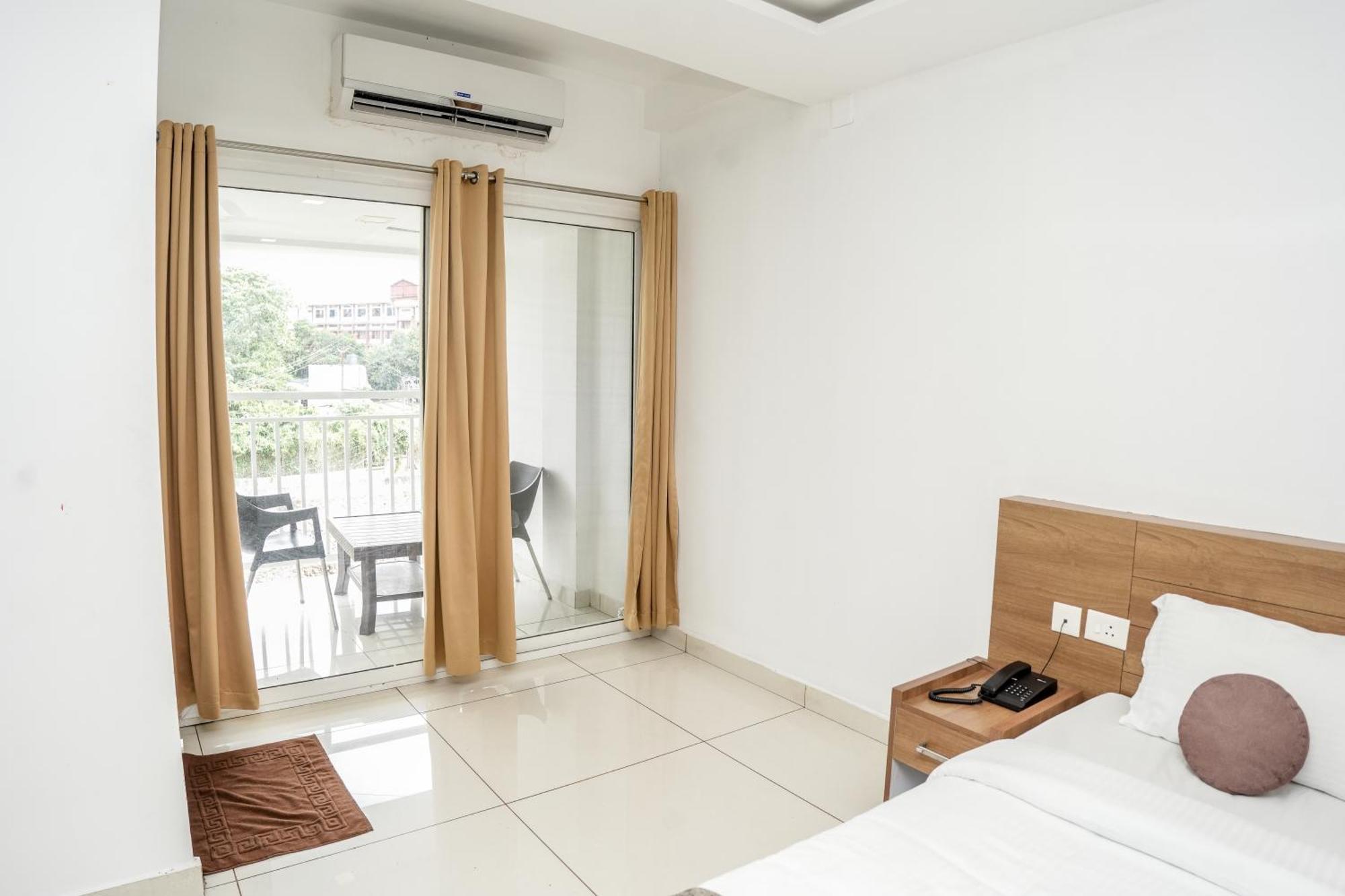 Hotel Lets Stay Коччи Экстерьер фото