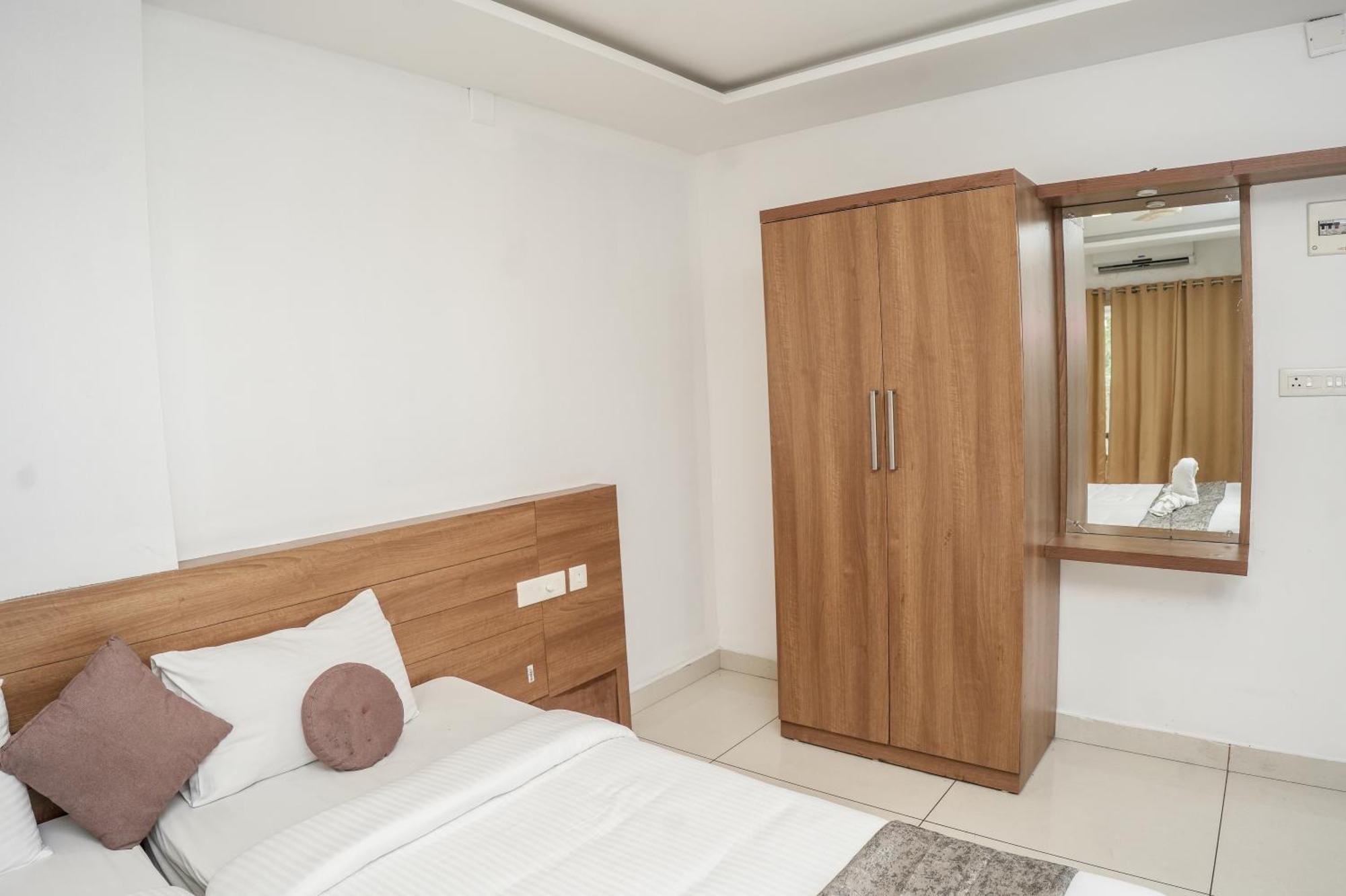 Hotel Lets Stay Коччи Экстерьер фото