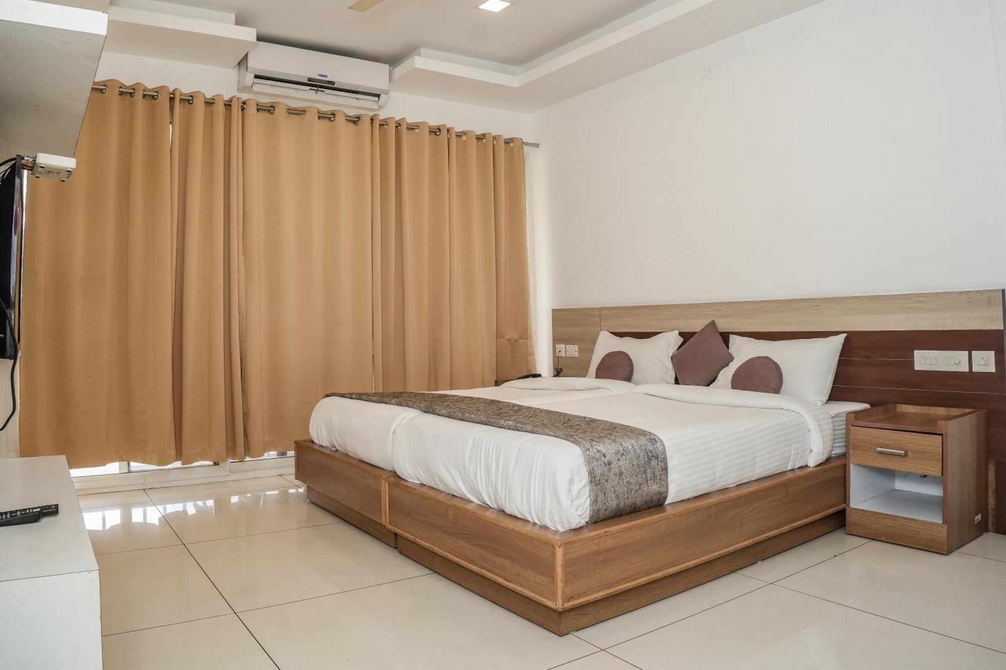 Hotel Lets Stay Коччи Экстерьер фото